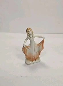 Figura Niña Hecha en Japón Ocupado 2.5" Alto - Imagen 1 de 3