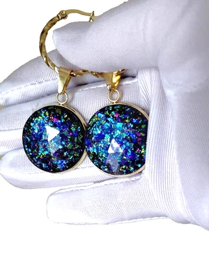 Pendientes de ópalo Pendientes de ópalo de resina azul real en aros de acero inoxidable de 18 kgp 25 mm Foto 1 de 4