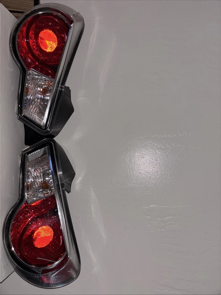 Luces traseras OEM 13-16 Subaru BRZ Scion FR-S Toyota GT 86 Foto 1 de 4
