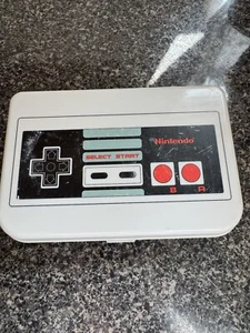 Nintendo 3DS Cartridge Carrying Case Hard Shell NES Controller Style Retro Style - Picture 1 of 12