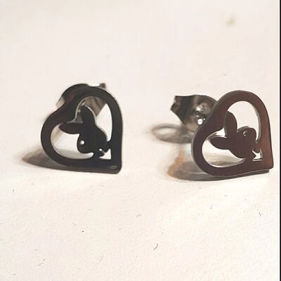 BRINCOS PLAYBOY COELHO PRATA CORAÇÃO aço inoxidável nunca mancha hipoalergênico - Imagem 1 de 4