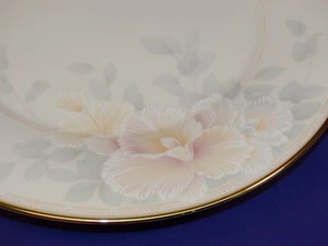 BEAUTIFUL NORITAKE SWEET SURPRISE #7702 FINE CHINA DINNER PLATE ORCHID GOLD TRIM - Picture 1 of 4