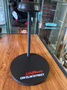 A nightmare on elm street Freddy Krueger mask stand - Picture 1 of 2