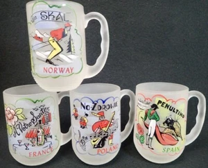 Tazze vintage in vetro smerigliato metà secolo con toast in diverse lingue e grafica - Foto 1 di 10