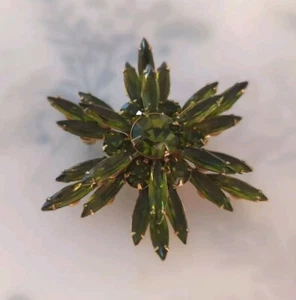 Judy Lee Large Emerald Green Rhinestone Flower/Star Vintage Brooch  - Picture 1 of 13