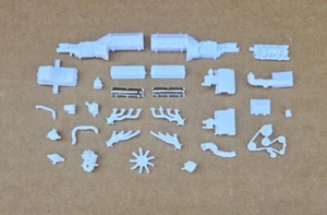 Revell 1/25 1990 FORD MUSTANG LX 5.0 DRAG RACER ENGINE AND RELATED PARTS - Picture 1 of 1