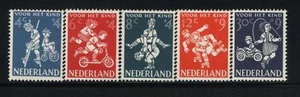 Netherland Scott B326-30 MNH Value $ 11.40 - Picture 1 of 1