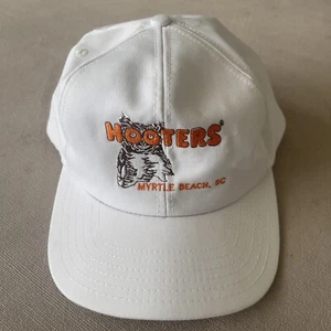 Gorra de Colección Hooters MYRTLE BEACH SC Snapback Hecha en EE. UU. Bordada Años 90 Blanca Usada en Excelente Condición - Imagen 1 de 6