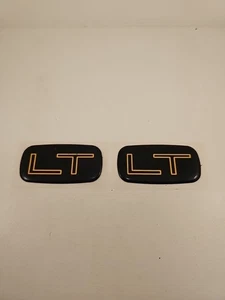 New Lot Of 2 OEM LT Nameplate Emblem Black & Gold Pair for Chevy Truck SUV - Bild 1 von 2