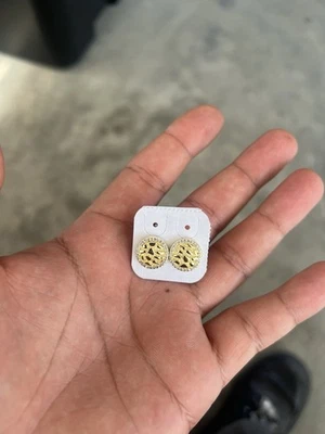 Aretes pepita redondos enchapados en oro amarillo para hombre Foto 1 de 4