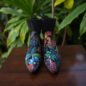 Women's Size 11 1/2 Floral Ankle Boots New - Picture 1 of 4