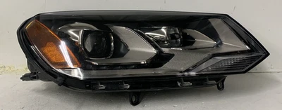Luz de cabeza derecha HID 2011-2014 Volkswagen Touareg OEM Foto 1 de 4