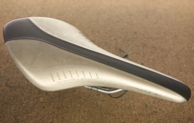 Asiento de sillín de bicicleta de ciclismo vintage nuevo Fizik Arione plateado/negro Foto 1 de 4