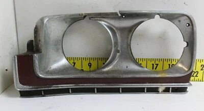 Bisel de faro izquierdo izquierdo derecho OEM GM 1241649 1973 Buick Electra 225 (SVM61) Foto 1 de 4