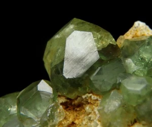 ANDRADITE var. DEMANTOID grüne Kristalle -- MADAGASKAR Antetezambato Mine /pi734 - Bild 1 von 14
