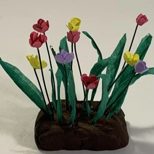 1:12 Scale Free Standing Plants Tulips Doll house Miniatures Fairy Garden - Imagen 1 de 5