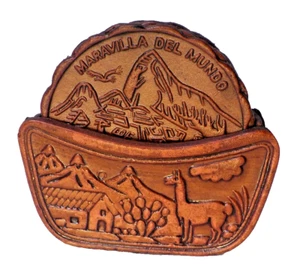Sottobicchieri vintage souvenir Cusco Perù in pelle 6 Machupicchu Lama & Village con custodia - Foto 1 di 8