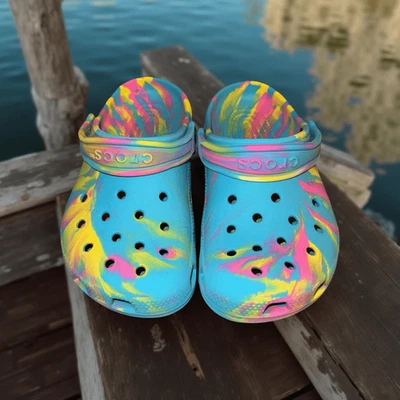 Little Kids Junior Crocs Clásico Digital Aqua Multicolor Mármol Tie Dye J1 Foto 1 de 4