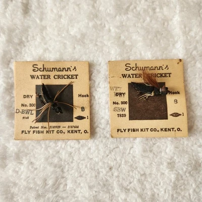 Lote de 2 señuelos de pesca con mosca Schumann's Water Cricket Dry #8 gancho en tarjeta Kent OH Foto 1 de 4
