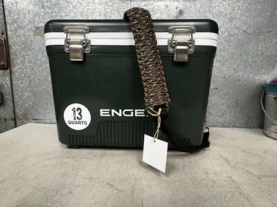 Enfriador Engel 13 Qt British Racing verde y blanco, con correa Paracord personalizada. Foto 1 de 4