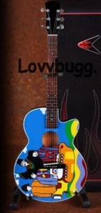 Mini chitarra Beatles Yellow Submarine per bambola American Girl 18" OFFERTA SPEDIZIONE! - Foto 1 di 24