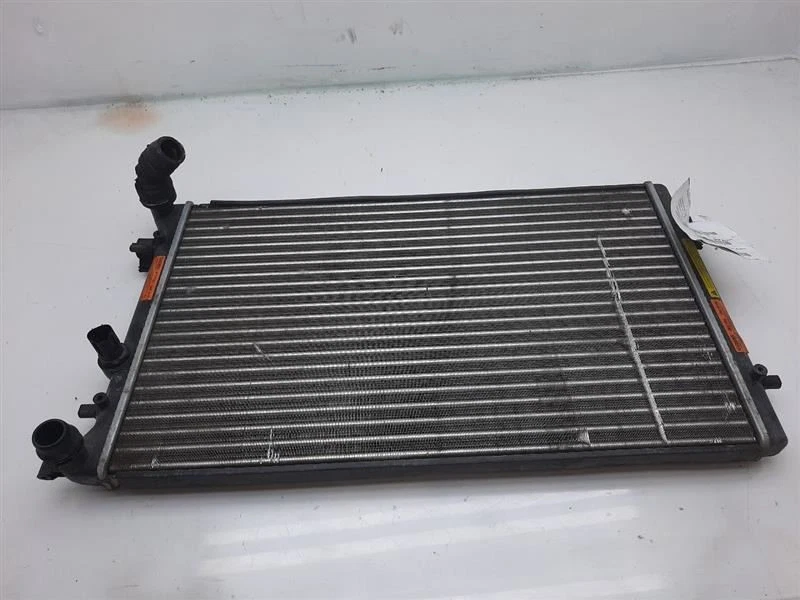 Radiador turbo Volkswagen Golf 99-01  Foto 1 de 4