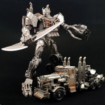 BW TW1031 Scourge Decepticon Leader Deformabl Robot Actions Figure In Stock New - Image 1 of 4