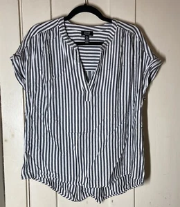 Jones New York Signature Striped Short Sleeve Shirt Size L V-Neck Beachy - Picture 1 of 8