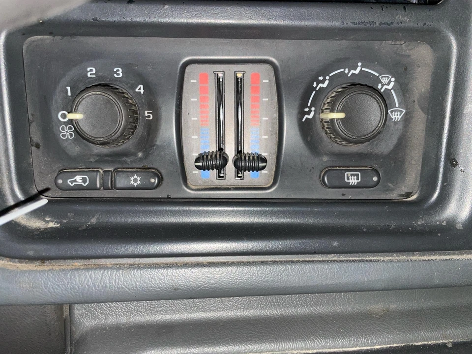 Chevy Silverado 1500 2005-2007 panel de control de clima manual HAC Foto 1 de 1