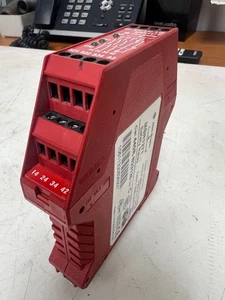 👀ALLEN BRADLEY GUARDMASTER MSR127T SAFETY RELAY 24 VOLT AC/DC 440R-N23126 - Picture 1 of 8