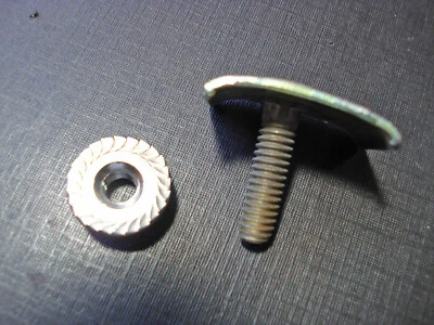 1 pieza NOS parte trasera y cuarto moldura clip y tuerca 1949-1954 Chevy 4594999 Foto 1 de 4