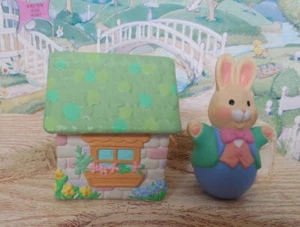 PUNZE EASTER MERRY MINIATURES 1995 VINTAGE COTTAGE, HASE IM OSTERANZUG NEU - Bild 1 von 5