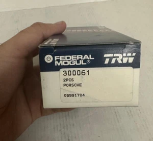 8 Pcs/4 Boxes Ex Valve TRW 300061 FOR M96.01 PORSCHE 911 3.4L 24V 996.105.243.00 - Picture 1 of 7
