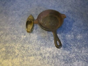 VINTAGE WAGNER WARE 1050 CAST IRON AND BRASS SHOE ASHTRAYS - Picture 1 of 8