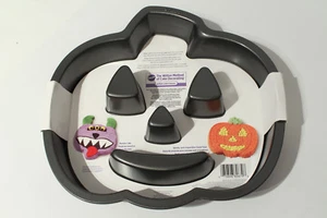 Wilton Jack O' Lantern Non-Stick Cake Pan - Halloween Bakeware Pumpkin - Picture 1 of 2