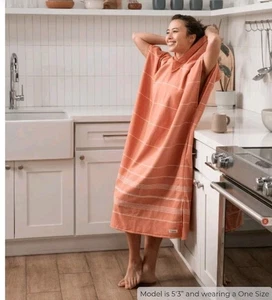 NUOVO Poncho con cappuccio Sand Cloud Classic Stripe - rosa polvere taglia unica - Foto 1 di 7