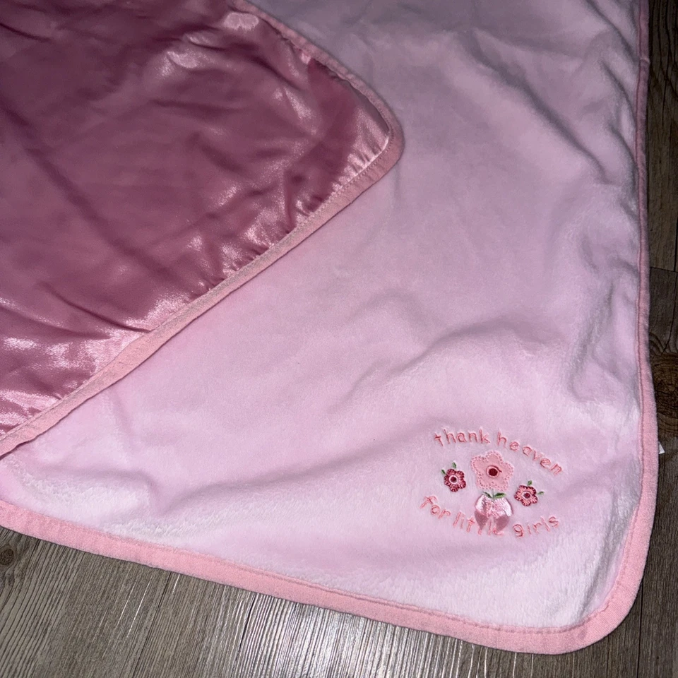 CARTER'S Rosa Gracias al Cielo por Niñas Pequeñas Flores Arco Satinado Manta Bebé Usada en Excelente Condición Foto 1 de 4