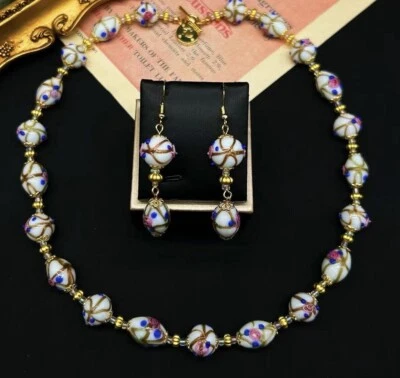 Conjunto de collar y pendientes florales de cuentas blancas arte en lámina de vidrio de Murano estilo vintage Foto 1 de 4