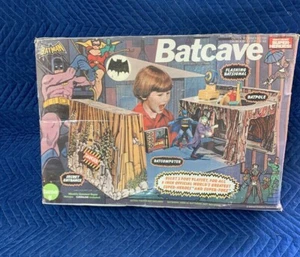 Vintage 1974 Mego Batman Batcave Spielset mit funktionierendem Fledermaussignal.  - Bild 1 von 22