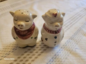 Vintage Red Shawnee Pottery,3 1/4" Tall Pig Salt and Pepper Shakers - Picture 1 of 4