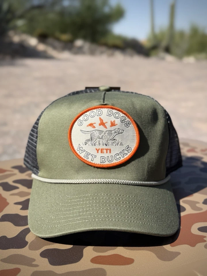 Sombrero de camionero YETI Good Dogs 🦮 Wet Ducks 🦆 Mid Pro. ¡Nuevo con etiquetas! Foto 1 de 4