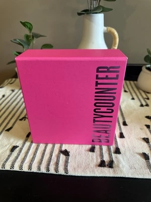 Beautycounter Renew You Body Duo efecto reflectante exfoliación corporal y suero tensor nuevo Foto 1 de 4