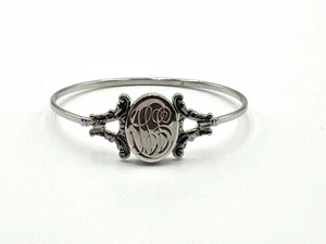 Brazalete AVON Vintage Años 70 - Medallón Grabado - Renacimiento Victoriano - Tono Plateado - Imagen 1 de 4