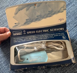 Vintage Montgomery Ward 2 Geschwindigkeiten elektrische Schere mit Licht   - Bild 1 von 5