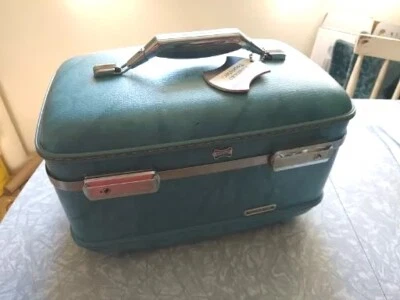 Vintage American Tourister Train Case Cosmetic Light Blue Suitcase Read - Image 1 of 4
