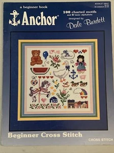 Anchor BEGINNER CROSS STITCH Pattern Booklet 100 Charted Motifs Plus 8 Alphabets - Foto 1 di 2