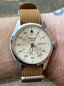 SEIKO 5 SPORTS 'FIELD SERIES' AUTOMATIC MILITARY STYLE WATCH - CHAMPAGNE DIAL - Picture 1 of 7