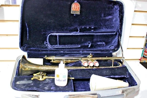 Vintage 1970 Conn B-Flat Trumpet w/ Hard Shell Case - Serial # M74677 - Picture 1 of 24