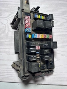 USED OEM 2005 CHRYSLER 300 04692027AB FUSE BOX - Picture 1 of 4