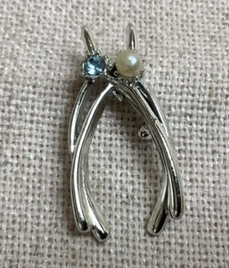 Delicado broche Wishbone de perlas de imitación de diamantes de imitación azul tono plata - Imagen 1 de 4